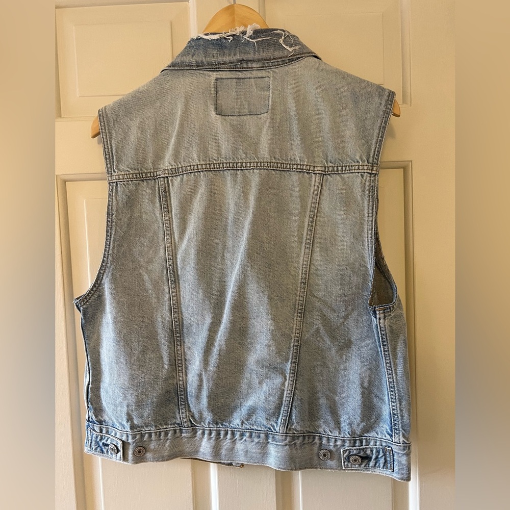American Eagle Distressed Denim Vest - Picture 2 of 3